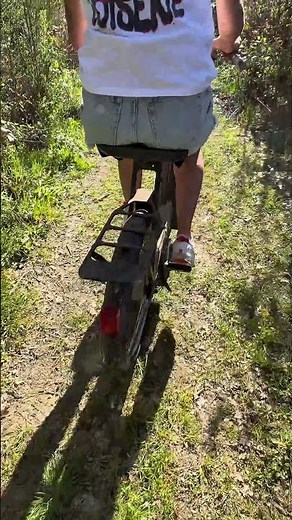 Paola a appris à faire du Vélosolex 😎 easy ! #demonbike #2temps #50cc #bikelife #2stroke #Shorts