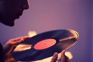 Tarif DJ : combien coûte un DJ ? | Linkaband ©