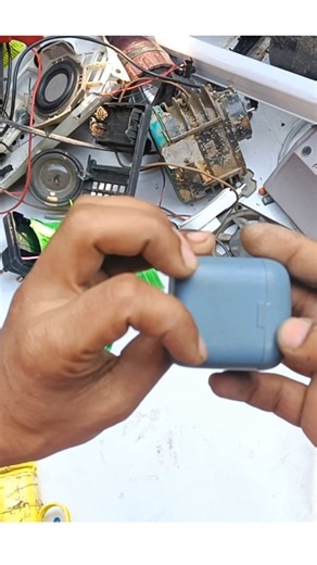 Breaking & Opening of Earbuds. “Earbuds Teardown – Tiny Speaker Inside! 🔊”