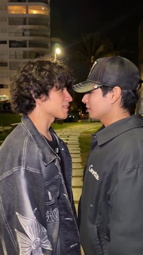 Mateo Silva 🤍 on Instagram: "Nadie puede saber 😔❤️ . . . . . . . . Ignorar: #amigos #ex #memes #humor #reels #holareels #comedia"