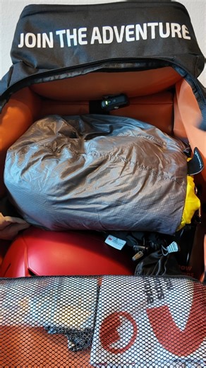 Meet the Summit Pack – our brand-new 40L adventure bag! Designed by skiers, for skiers, the Snow Camps Europe Summit Pack is built to handle real mountain life: boots, helmet, ski gear, travel kit — it all fits. Waterproof, durable, and packed with smart storage options, it’s the kind of bag you end up using for way more than just skiing. Weekends away, road trips, training days… you name it. We’re really excited about this one — it’s been in the works for a while, and we can’t wait to see where