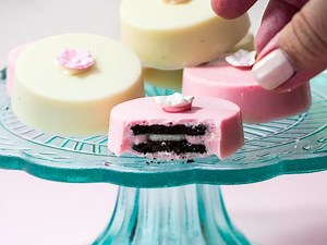 Easy Chocolate Covered Oreos Recipe {Delish!}