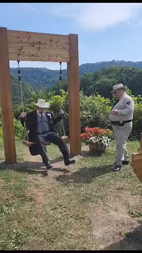 What da hell is the world comin to | East Bound and Down The Ultimate Smokey & the Bandit Tribute