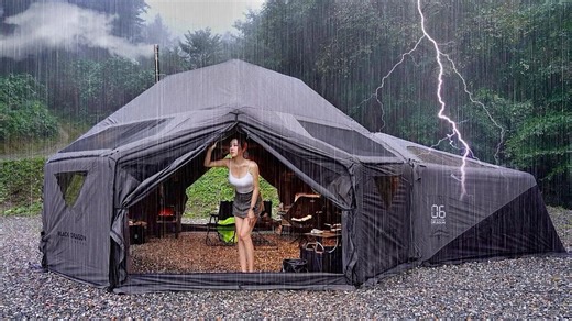 【4K】放松解压:雨中奢华露营，两顶超大充气帐篷串联起来·|作者:YOYO Camp|机翻中文