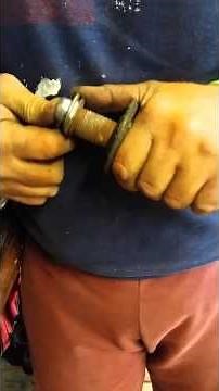 How to Extract Corroded Batteries From a Maglight