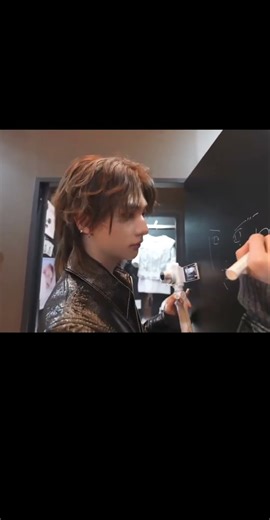 hyunjin drawing❤️🎬Skz EXHIBITION "We STAY,together" Behind movie #hyunjin #현진