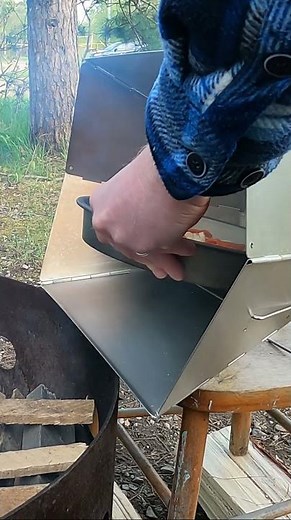 Canoe Camp Cooking; Baking a Naan Pizza with a Reflector Oven #campcooking #campfire