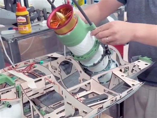 组装F-35B飞机模型，细节还原三轴承旋转喷管