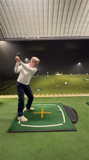 𝗛𝗼𝘄 𝗧𝗼 𝗙𝗶𝘅 𝗬𝗼𝘂𝗿 𝗦𝗹𝗶𝗰𝗲 𝗪𝗶𝘁𝗵 𝗗𝗿𝗶𝘃𝗲𝗿 & 𝗚𝗲𝘁 𝗠𝗼𝗿𝗲 𝗗𝗶𝘀𝘁𝗮𝗻𝗰𝗲 Why copying tour swings ruins your driver. And how to stop slicing without changing everything. Tour golfers can fire hips early and stay inside. Most amateurs can’t. So the hips spin, the club goes over… slice city. Distance disappears. The smarter move: • Hold hips chest for a beat • Let the club shallow first • Inside path before rotation • Speed comes AFTER position #golfswing #driverfix #golfperf