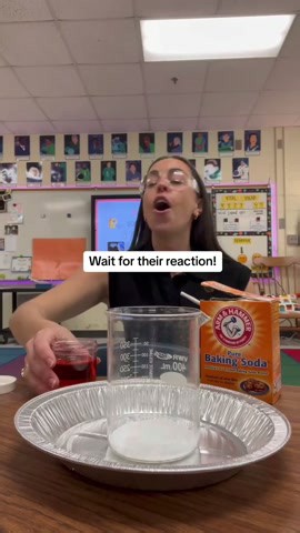 Baking soda volcano thrills my elementary science class