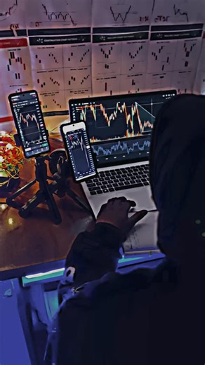 @ᴀᴀʀᴠɪᴋ_💰 on Instagram: "🗣️:-Trading easy nahi hai bhai,💸⌛️ :///::::://////::::-🧠💀 par jo isme tik gaya… samajh lo usne game jeet liya.” 🔥 : #trade_xterm #viral #trendingreels #life #follow"