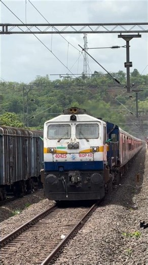 Diverted 11097 Poorna Express Crossing 10104 Mandovi Express #indianrailways #konkanrailway #train
