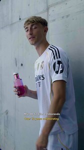 🎀 Desde hace 12 años el Real Madrid y Solán de Cabras España se unen durante el mes de octubre cambiando su icónica botella azul al rosa. Tú también puedes ser parte. Colabora con la Asociación Española Contra el Cáncer. 🤝 For the last 12 years, Real Madrid and Solán de Cabras have joined forces during the month of October, changing the iconic bottle from blue to pink. You can take part too. Collaborate with the Spanish Association Against Cancer. | Real Madrid C.F.