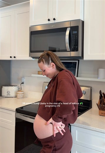 28 weeks pregnant bump (28 week bumpdate)!! officially in the third trimester AWWW 💛✨🥹 the bump feels very large at this point and my back is feeling it. my bump is definitely much bigger this second pregnancy #bumpdate #pregnant #momtobe #pregnantmama #2under2 28 weeks pregnant, 28 weeks bump, second trimester bump, bump update second pregnancy, second pregnancy, soon to be mom of two, second trimester of pregnancy, 2 under 2 mom