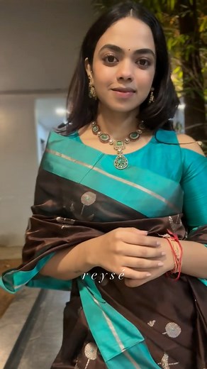 r e y s é ® on Instagram: "‘Veena’ Saree @reyse.official Jewellery @uttaradesigns Pure Chanderi silk saree, it is. Comes with an attached blouse fabric in coffee bean and teal border. #LabelReysé"