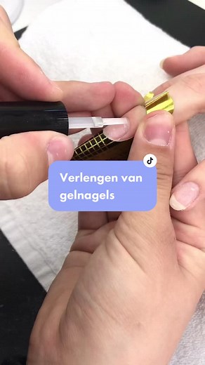 Verlengen van gelnagels met biab en forms