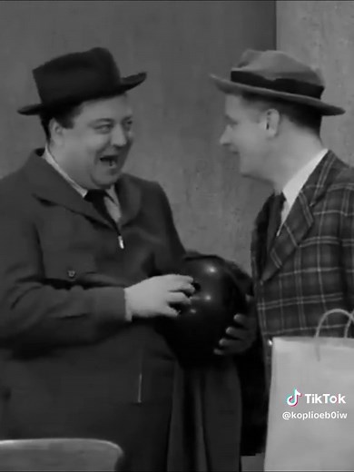 The Honeymooners Full Episodes 13 #show #tvshow #antics #comedian #comedia #comedyvideo #tmecom #honeymooners #oldshow