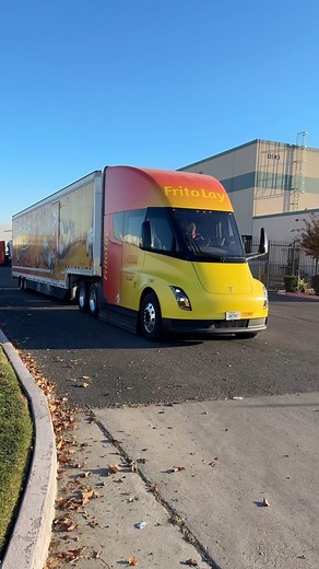 44K views · 245 comments | Tesla Semi was fully loaded with a huge load. You can hear it accelerate like it’s carrying nothing. The Semi will push us to a sustainable future. Its a game changer. #tesla #tsla #semi #teslasemi #hauling #hugeload #elonmusk #fyp #viral #viralvideo #trucking #truck | Tesla Owners of Silicon Valley | Facebook