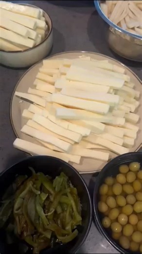 Estaremos en 18717 6th St, Bloomington, CA 92316. DESPUES DE LAS 6:00 PM. JUNTO A Tacos El Peke. Tendremos ricas conchas artesanales y postres, tamales rojos, tamales de elote. acompáñanos. | Rafaela Mercado | Facebook