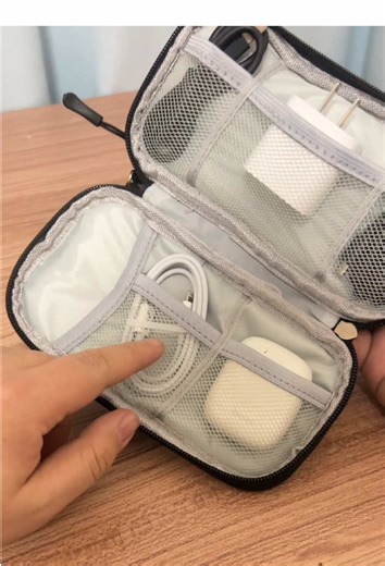 If your cords look like a tangled mess every time you travel — this little pouch is about to change your life. ✈️📱 Compact, waterproof, and fits everything from chargers to earbuds. No more digging through your bag! #travelmusthaves #travelessentials #organizationhacks #techpouch #techbag