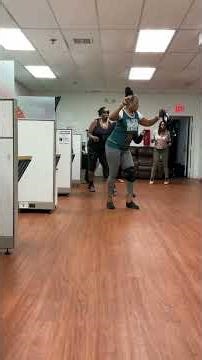 ❤️🖤💚Stephboogie teaching her new line dance