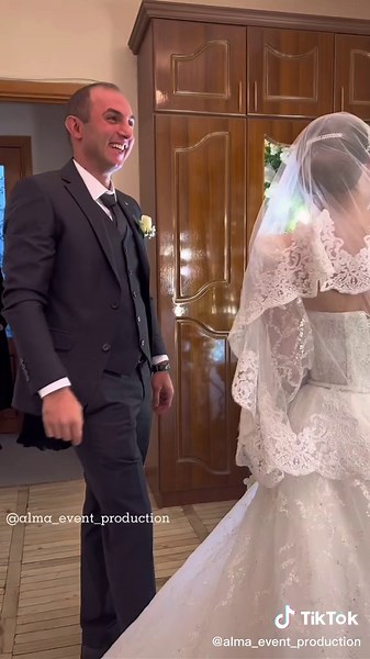 Stunning Wedding Moments: Bride and Groom in Focus