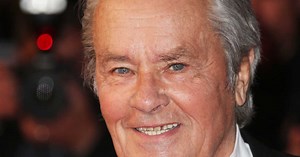 Alain Delon : qui était Nikos Papatakis, l’autre homme qui pourrait être le père d’Ari Boulogne ?