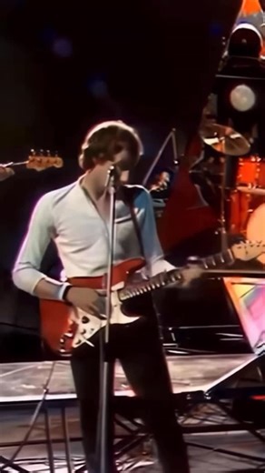 Lord Rare Rock on Instagram: "WAY ON DOWN SOUTH - Dire Straits’ Sultans of Swing (1978) unfolds like a clinic in articulation. The 1961 Fender Stratocaster converses with the bar line. Fingerstyle clarity replaces distortion, every note separated & breathing. Mark Knopfler’s touch is light and precise.. Hybrid picking that lets the melody float above the rhythm, ghosting string enough to imply swing without ever stating it outright. The phrasing leans back, slightly behind the beat, creating tha