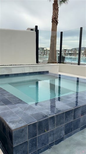 Our @cedarpointehomes project all complete and ready for the @stgeorgeparadeofhomes! ✨ This is a home you will want to make sure you add to your parade route. And our favorite part (although we might be bias..) is the perfect sized pool snug up against a gorgeous lagoon view. More to come on this one— including all the details— during the parade starting in just a couple of weeks! | CE Pools