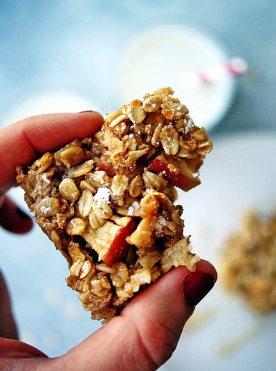 Healthy Apple Baked Oatmeal Bars