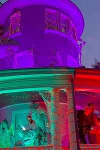 1.7M views · 25K reactions | One of the best Halloween Houses in NYC. "Halloween Decorations Extravaganza" 履‍♂️履️️ 1306 Albemarle Rd, Brooklyn 11226 New York City | New York City Kopp | Facebook