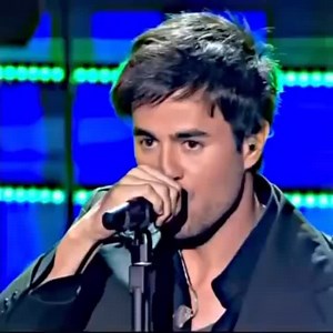 Enrique Iglesias performing “I Like It” in 2010. #EnriqueIglesias #Enrique #Iglesias #KingOfLatinPop | Follow @enriquedaily for more. | Enrique Iglesias Daily