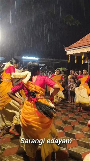മഴ ചതിച്ചു ആശാനേ 🥹🌧️#vairalvideo #dance #sarangiedayam #vairalreels #kaikottikkali #song