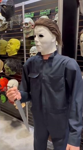 First look at the Michael Myers animatronic from trick or treat studios #michaelmyers #halloween