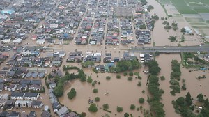 秋田に1カ月分の大雨　土砂崩れでけが人、河川氾濫で浸水被害