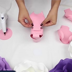 431K views · 3.5K reactions | These paper flowers are beautiful! Credit: Pearl Paper Flowers | Kidspiration | Facebook