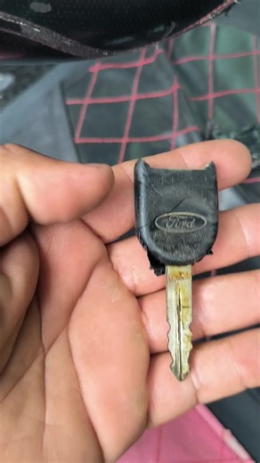 #llaveconchip #programing #computadora #reparacion #programacion #programming #cerrajeriacomercial #inmovilizador #llavecontrol #ford #fordlobo