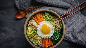 Qué es el bibimbap coreano: ingredientes y receta