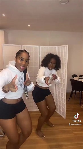 Tap inna it tip tip tip 💃🏽💃🏽💃🏽@realjazzyvybz #dancehall #westindiantiktok #viral #fyp #foryoupage #dancechallenge #sisters #dirtbouncechallenge