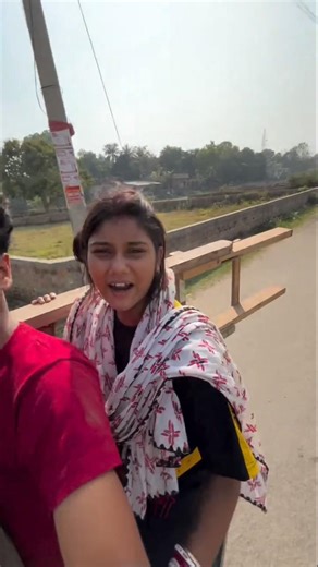 অনেক কষ্টে হাতে নিয়ে বাড়ি যাচ্চি 🥲