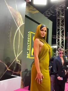 512K views · 17K reactions | Premio lo nuestro | Natti Natasha | Facebook