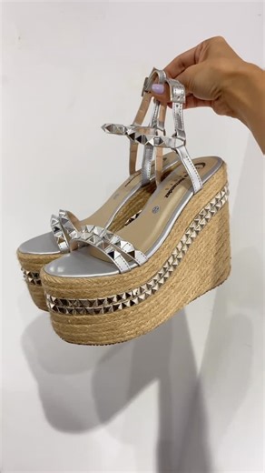 PLATAFORMAS Y TACONES PERSONALIZADOS 👠❤️ on Instagram: "Sandalias divina! Pídelas en cualquier color y altura. . Línea de ventas WhatsApp 3107890188"