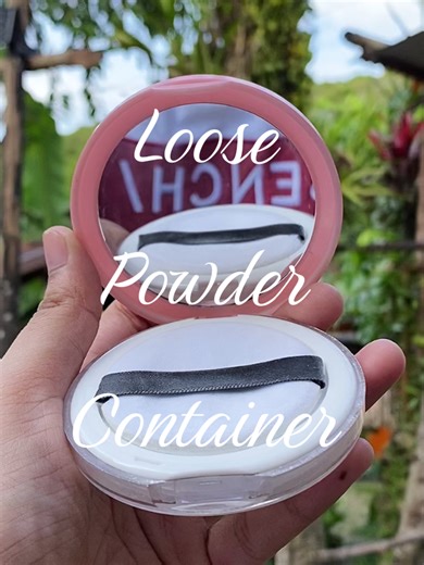 Compact Refillable Loose Powder Container for Easy Use