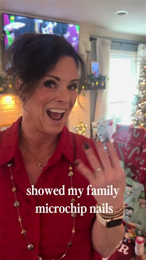 They LOVED them haha😭💅👏🏻 #chippedsocial #microchipnails #nfctagnails #dadnails #momnail