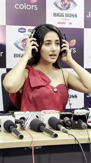 ashnoor Se ki media Ne baat #bollywood #comedy #funny #bb19 #shorts #shortsfeed #viral