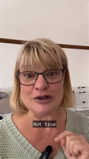 Lyndelle Newey | Longarm Quilter | Quilt Course Creator on Instagram: "This is a great example of doing an edge to edge panto over an appliqué quilt. You absolutely don’t have to custom quilt it! Quilt Pattern Designer - @sfielke Quilt Pattern Name - Coming Home Panto - Birds Eye View @urban.elementz #thequiltroomaustralia #cominghomequilt #edgetoedgequilting #longarmquilting"