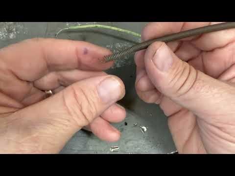 Pt 6 Recapping a Tube Radio. Grid Caps and Bad Rubber Wires.