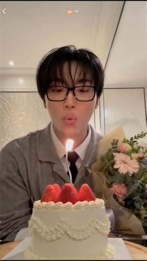 Seonghwa playing the birthday song for himself and partying 😅