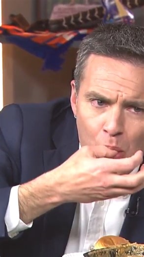 Imagine dipping a @whitecastle slider into @officialskylinechili dip. Or just watch and you won’t have to imagine. Some call it “Midwest Fondue.” Others prefer the “Cincinnati French Dip.” A true gastronomic adventure. | Bob Herzog