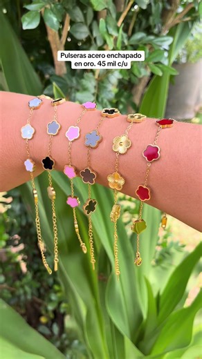 Pulseras enchapadas en oro. 45 mil cada uno#paratiiiiiiiiiiiiiiiiiiiiiiiiiiiiiii #creatorsearchinsights #flores #pulseras